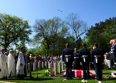 f_wwii_netherlands_burial.jpg